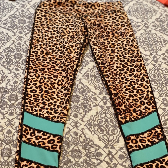 Crazy Train leopard leggings - Picture 4 of 4